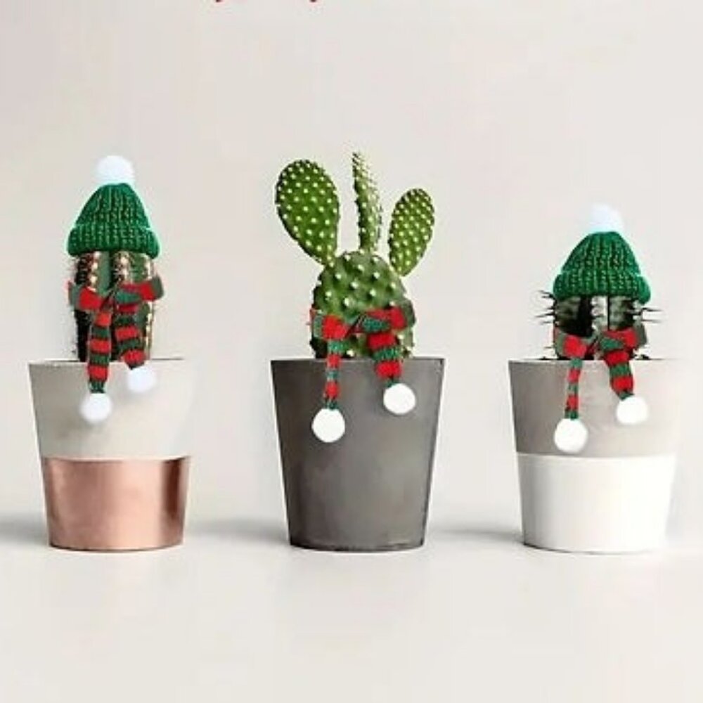 Set of 2 Knit Mini Hat and Scarf Xmas Holiday Ornament Wine Bottle Topper